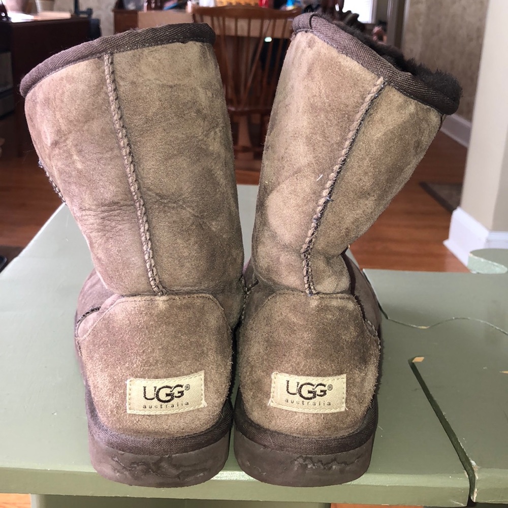 Brown short ugg boots